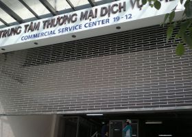CỬA CUỐN MẮT VÕNG 5