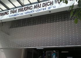 CỬA CUỐN MẮT VÕNG 5