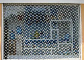 CỬA CUỐN MẮT VÕNG 8