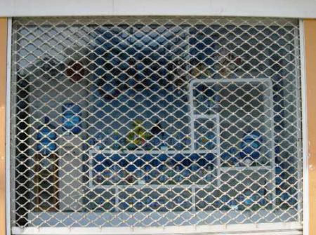 CỬA CUỐN MẮT VÕNG 8